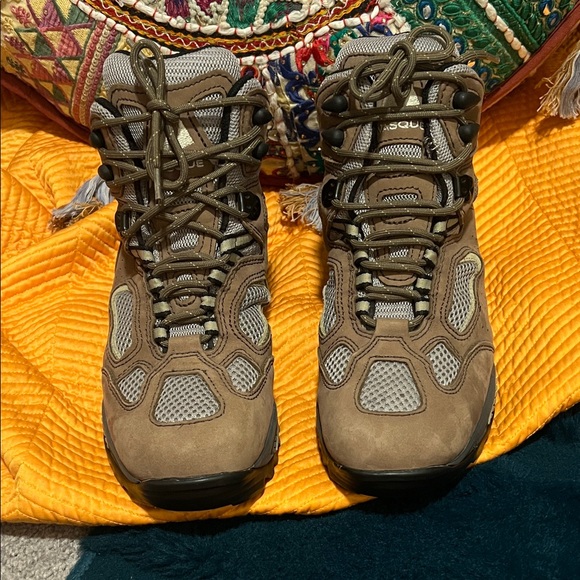 Vasque Tan and Gray Lace Up Hiking Boots Size 10 - Picture 1 of 15